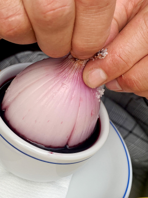 Zwiebel in Rotwein